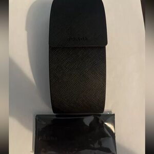 Authentic Prada Sunglasses Eyeglasses Magnetic Hard Case witch Cloth, Black NEW
